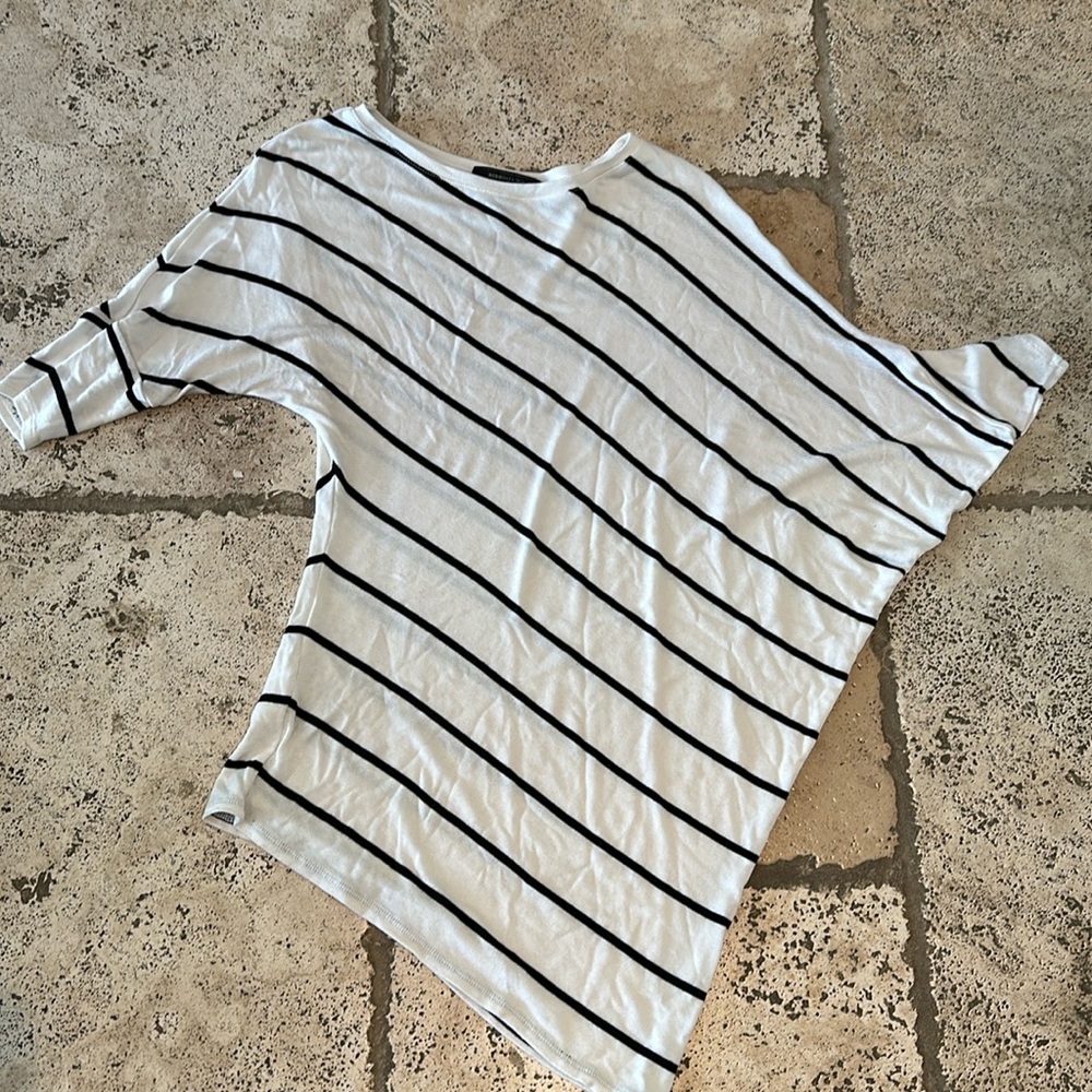 BCBG sweater shoulder down. Size S.
